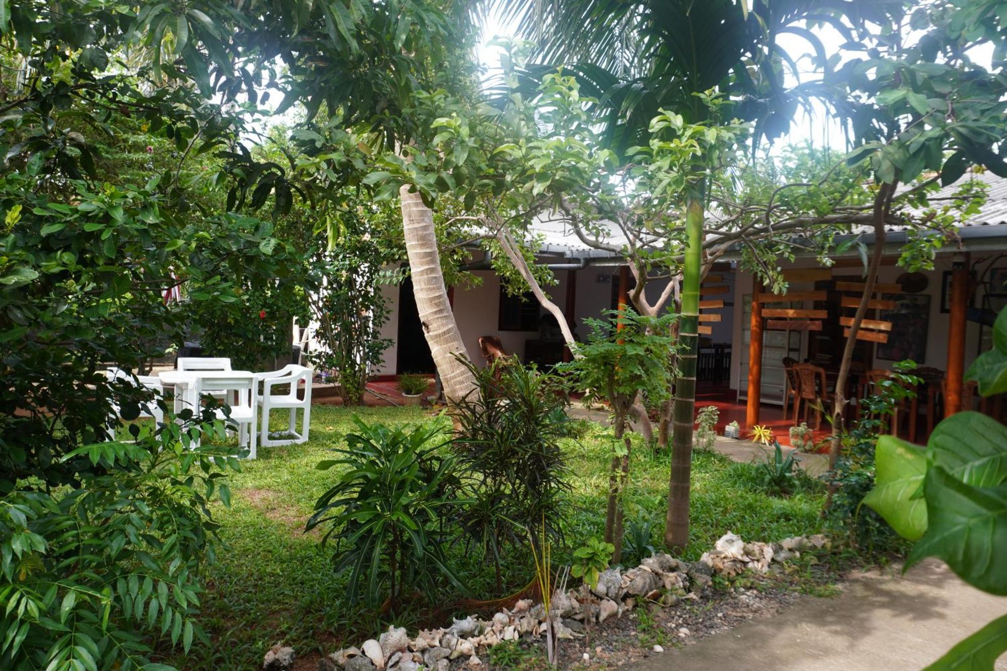 Vibushan Guest House Nilaveli Exterior foto